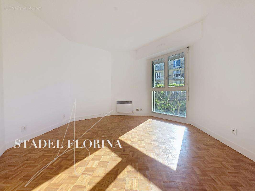 Appartement à LA GARENNE-COLOMBES