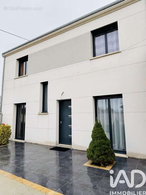 Photo 2 - Maison à LA CHAPELLE-SAINT-MESMIN