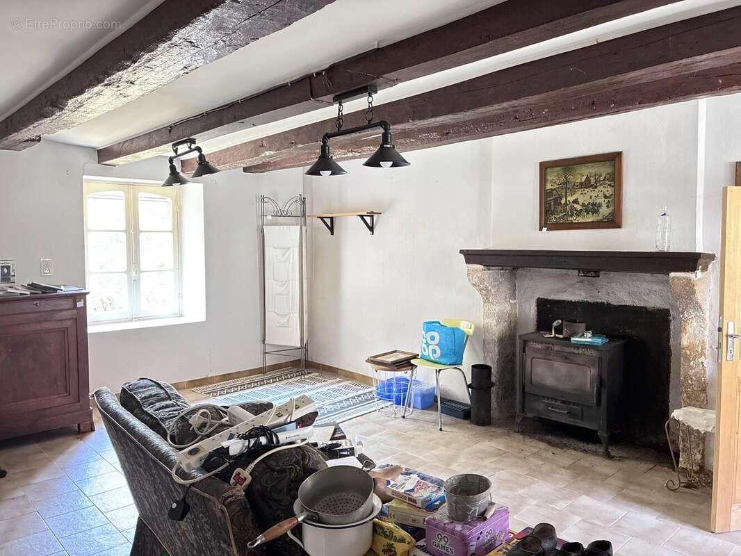 Petite maison de hameau avec une grange et un terrain - photo 3