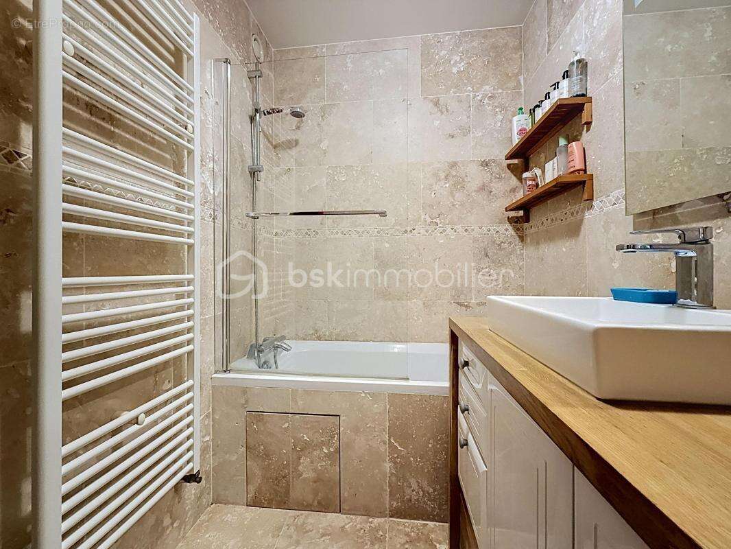 Appartement à EZANVILLE