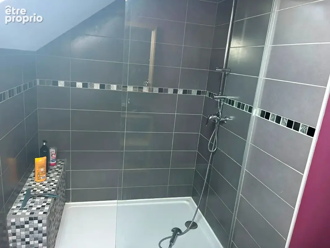 Maison de caractère 108 m2 - 3/5 ch. - Piscine, Grange & Terrain 2 400 m2 - photo 11