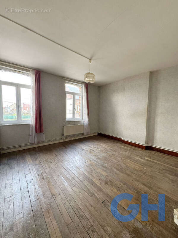 Maison à AULNOYE-AYMERIES