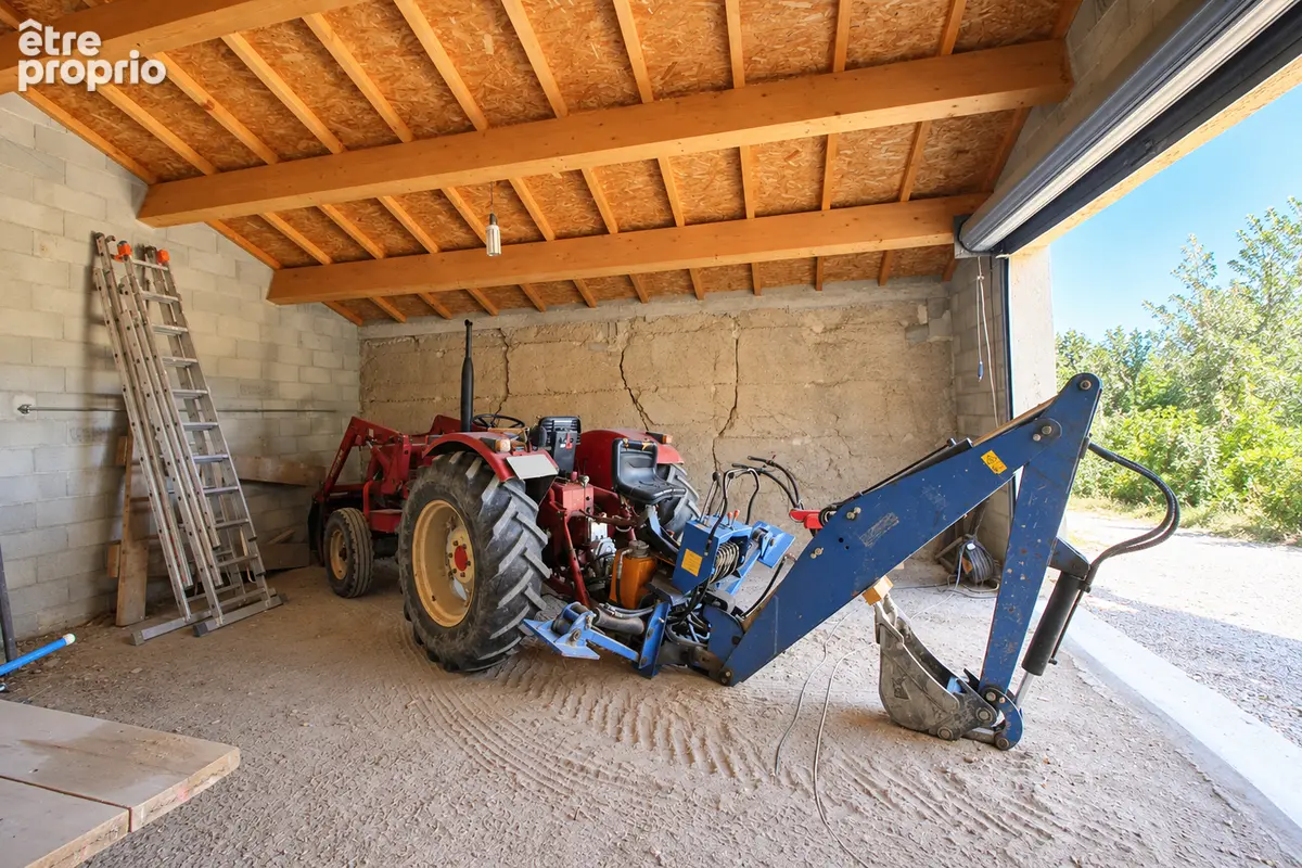 Mas ancien à rénover très beau terrain arboré  nombreux volumes annexes - photo 13