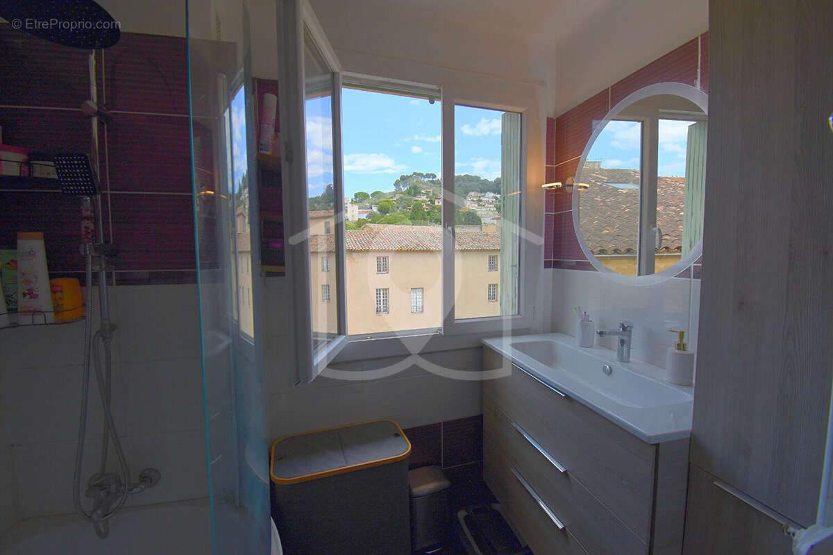 Appartement à VALLAURIS