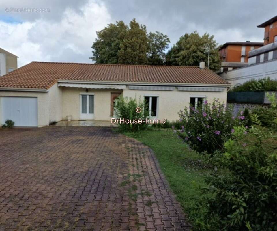 Maison à LA COURONNE