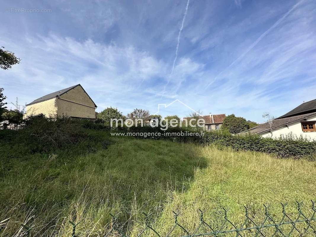 Terrain à PERRIERS-SUR-ANDELLE