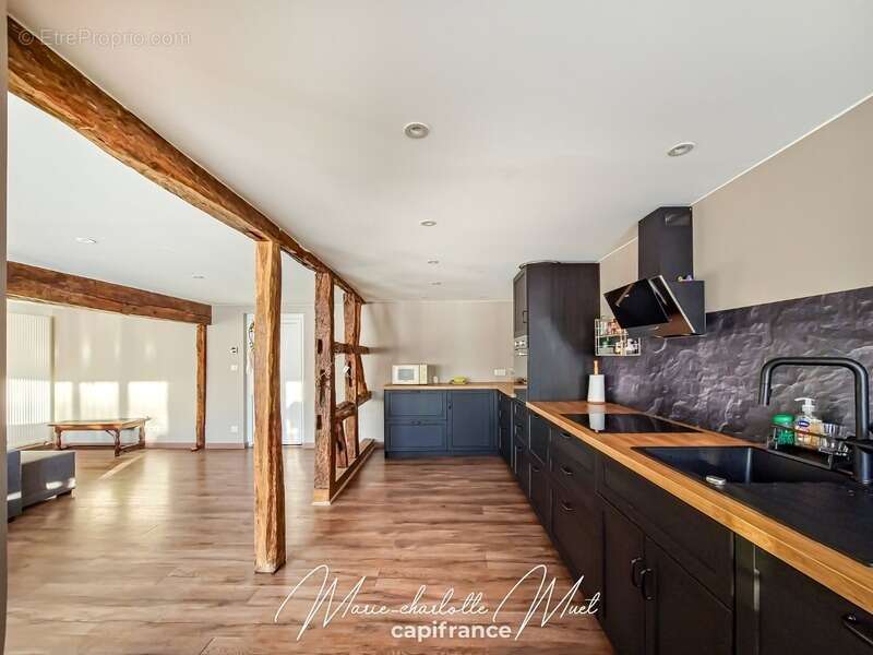 Maison à BAGE-LE-CHATEL