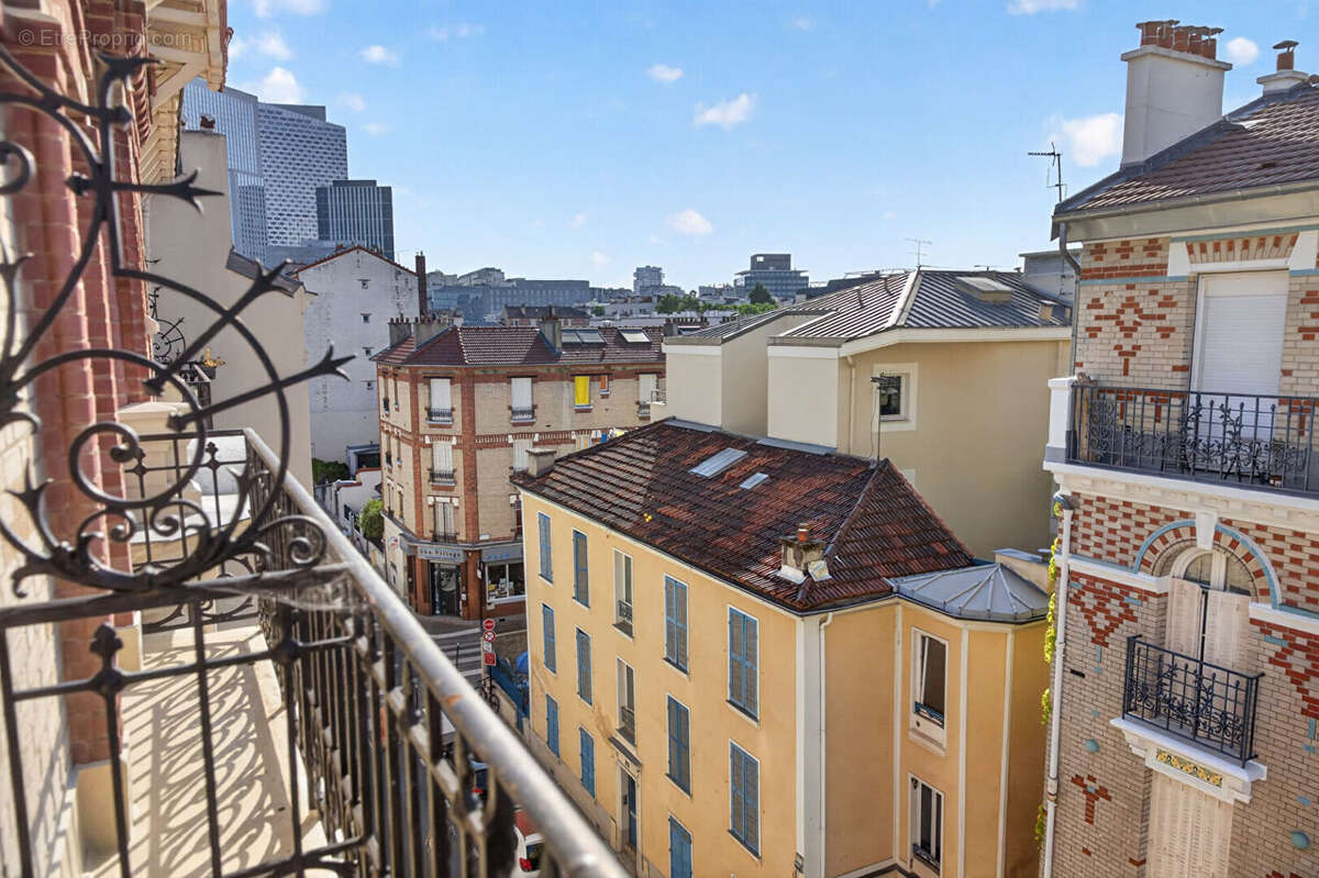Appartement à COURBEVOIE