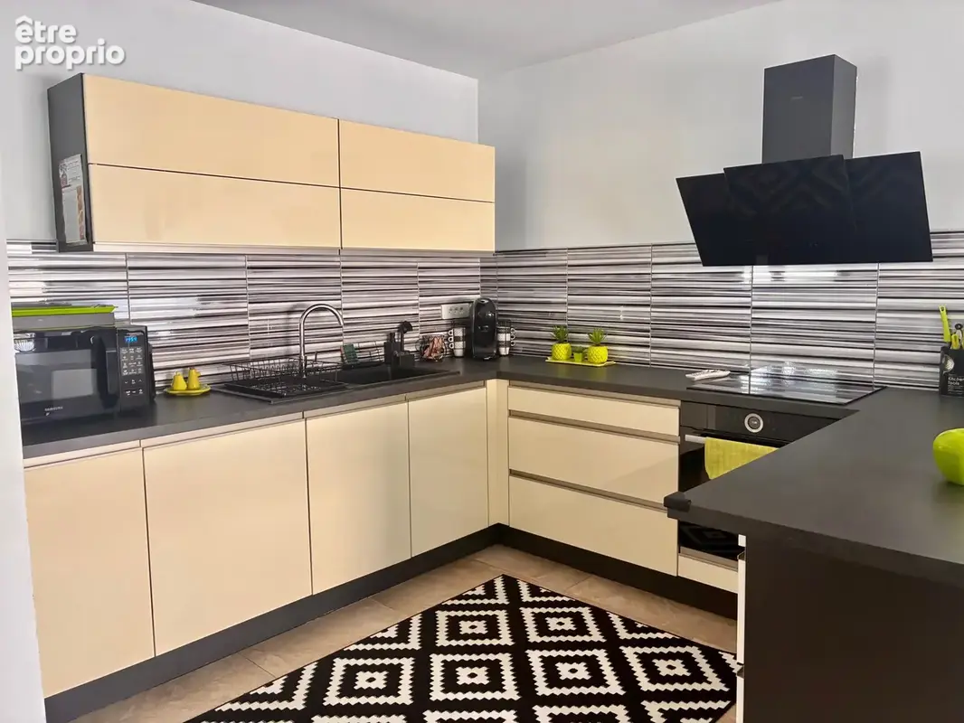 Maison récente 114 m2 avec garage et extérieur aménagé - Quartier Laure - photo 6