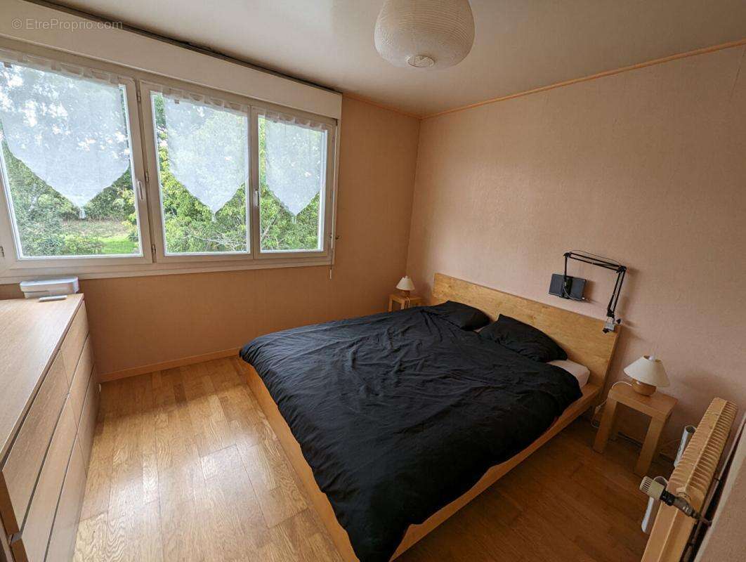 Maison à SAINT-ETIENNE-DE-MONTLUC