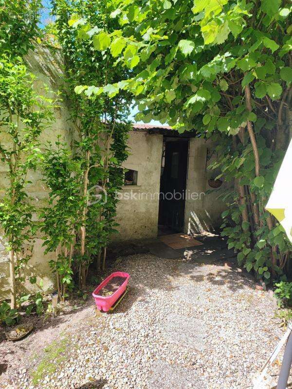 Maison bourgeoise de 100 m² avec cave et extérieurs - photo 22