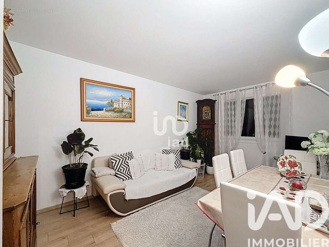 Photo 2 - Appartement à SAINT-FARGEAU-PONTHIERRY