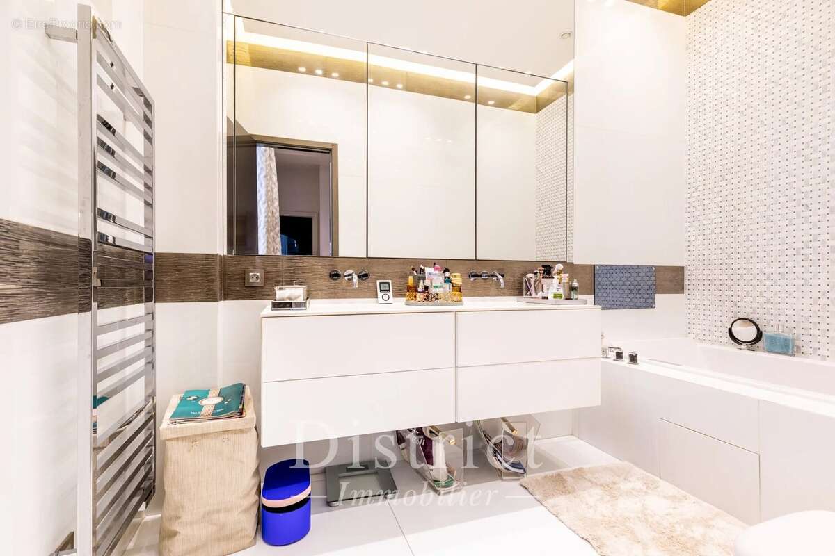 Appartement à PARIS-8E