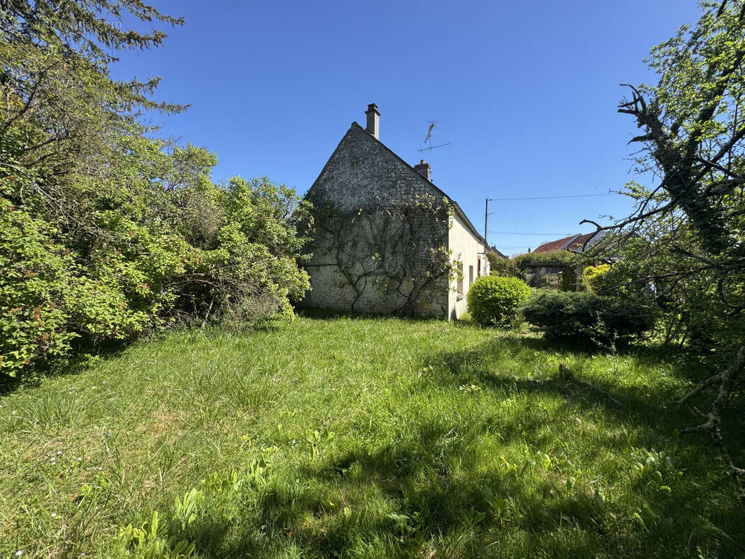 Maison à COURTEMPIERRE