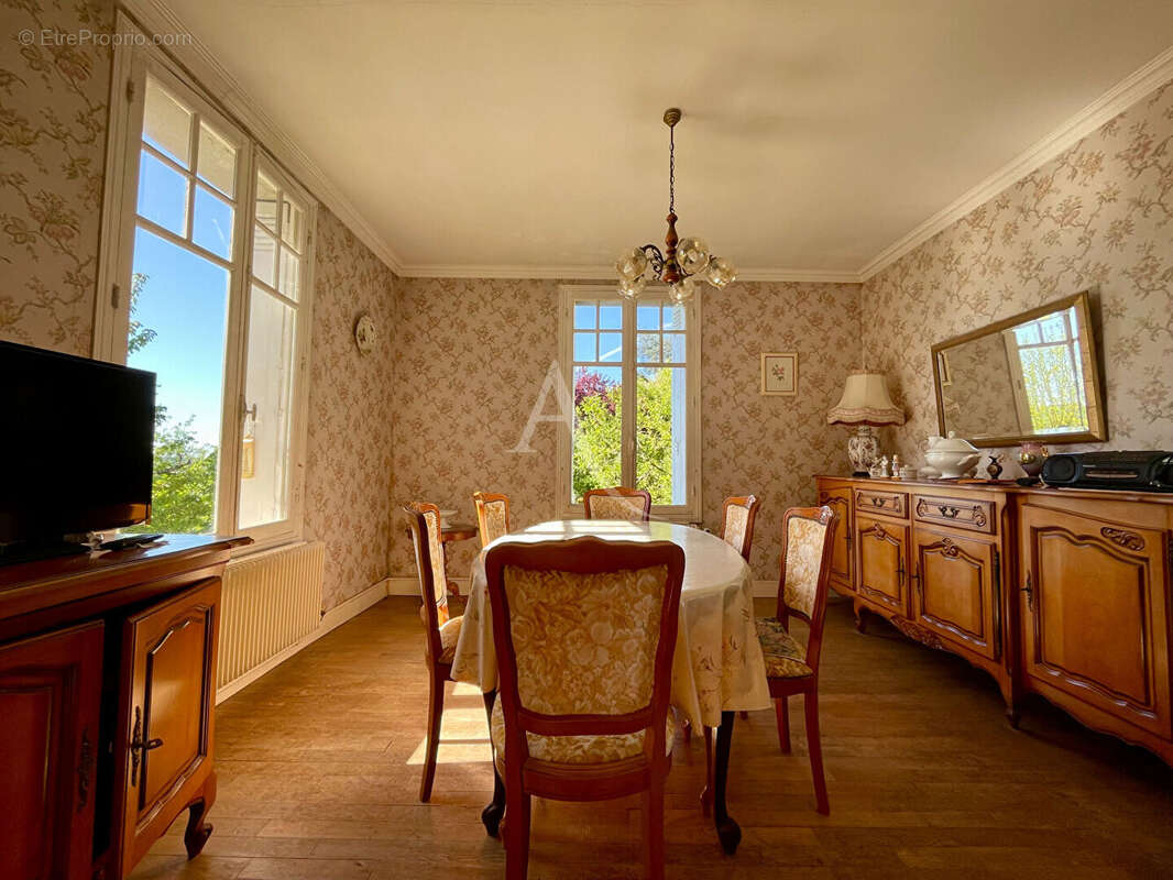 Maison à LA CHAUSSEE-SAINT-VICTOR