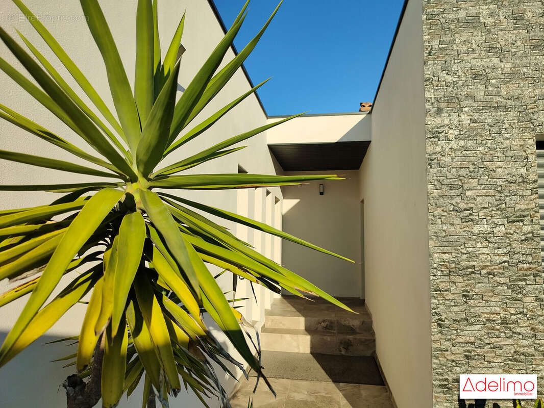 Maison à MILHAUD