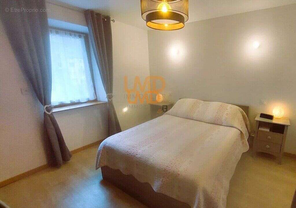 Maison à SALLES-CURAN