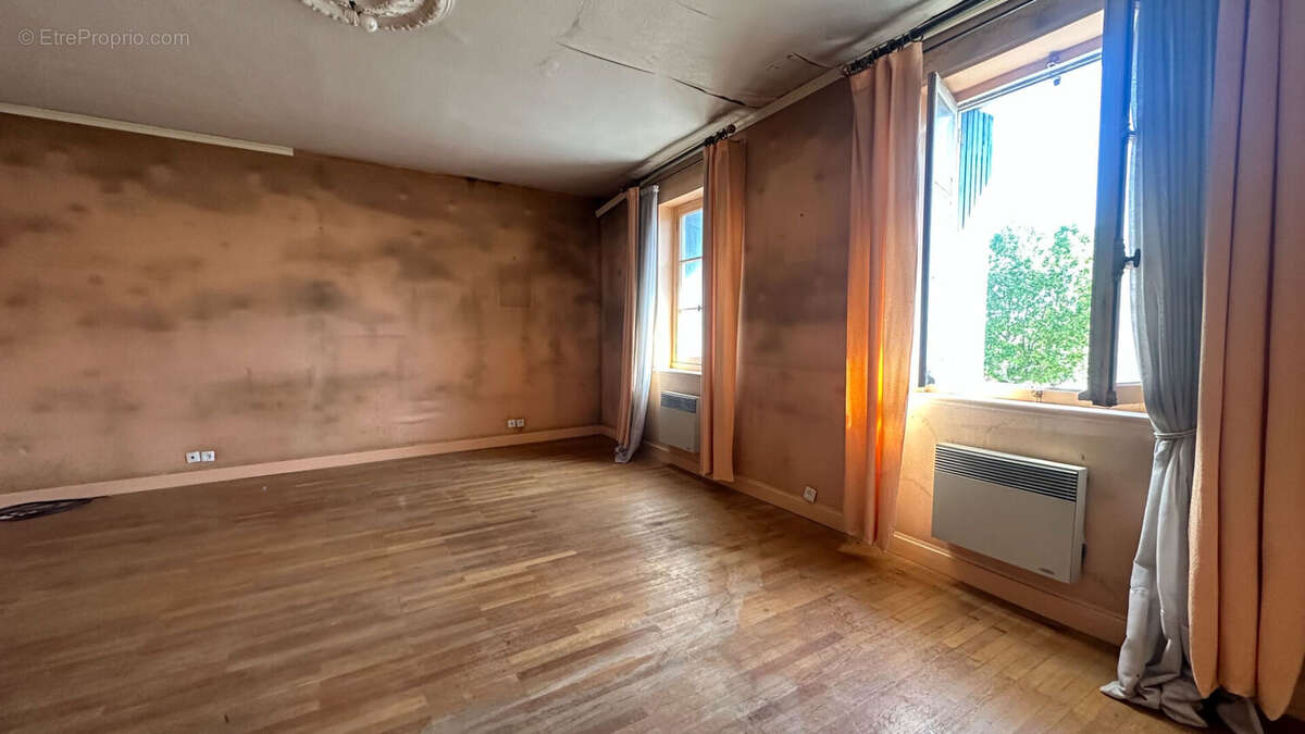 Appartement à PONT-EVEQUE