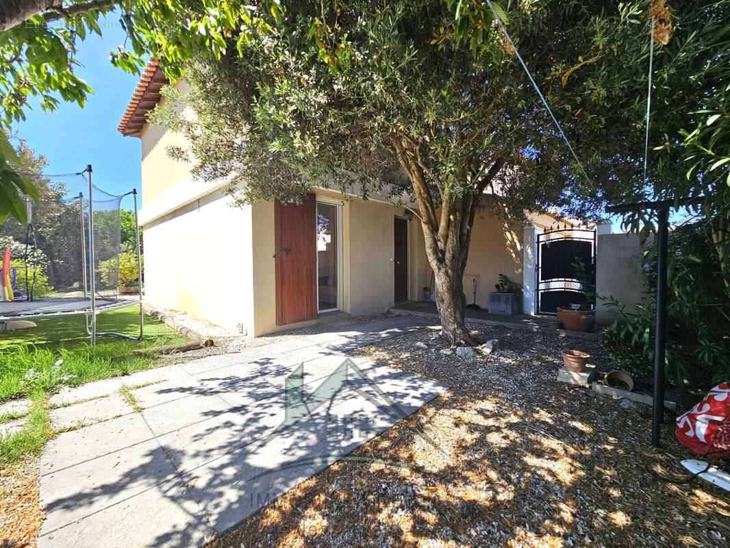 Maison à CHATEAUNEUF-LES-MARTIGUES