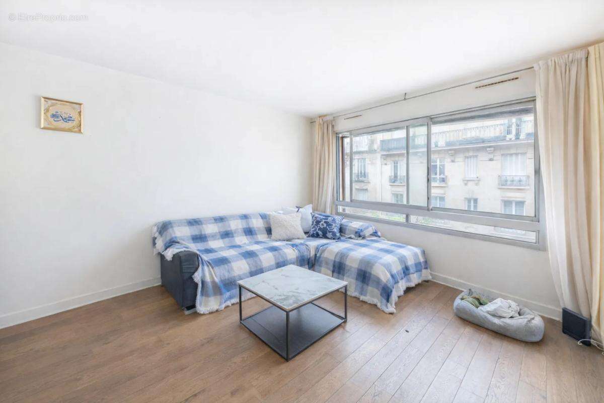 Appartement à PARIS-15E