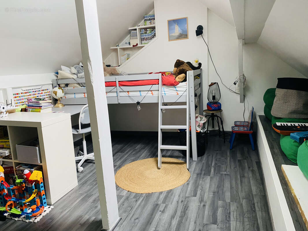 Maison à LA QUEUE-LES-YVELINES