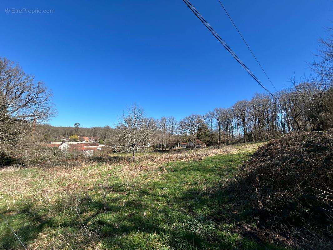 Terrain à SAINT-BONNET-TRONCAIS