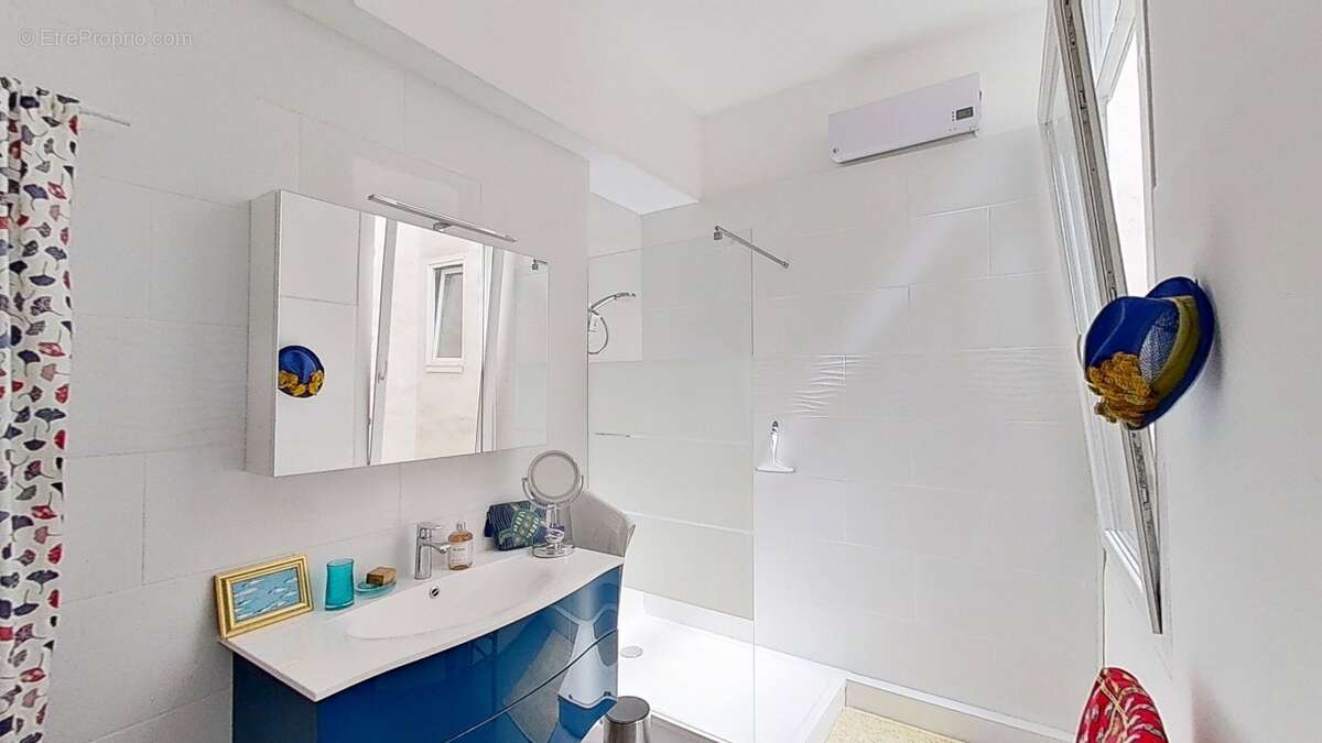 Appartement à MARSEILLE-4E