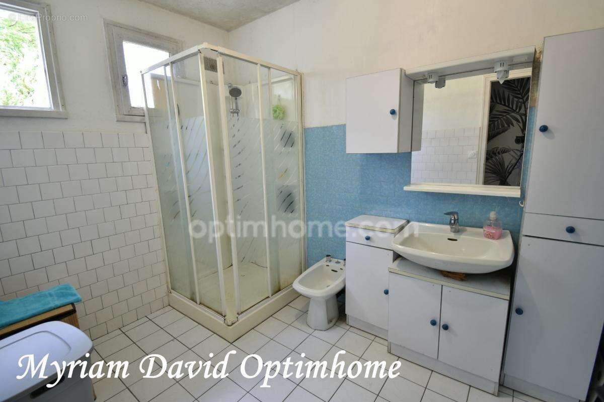 Maison familiale à rénover avec vue sur le lac de Glomel – 5 chambres – 2 000 m² de terrain - photo 8