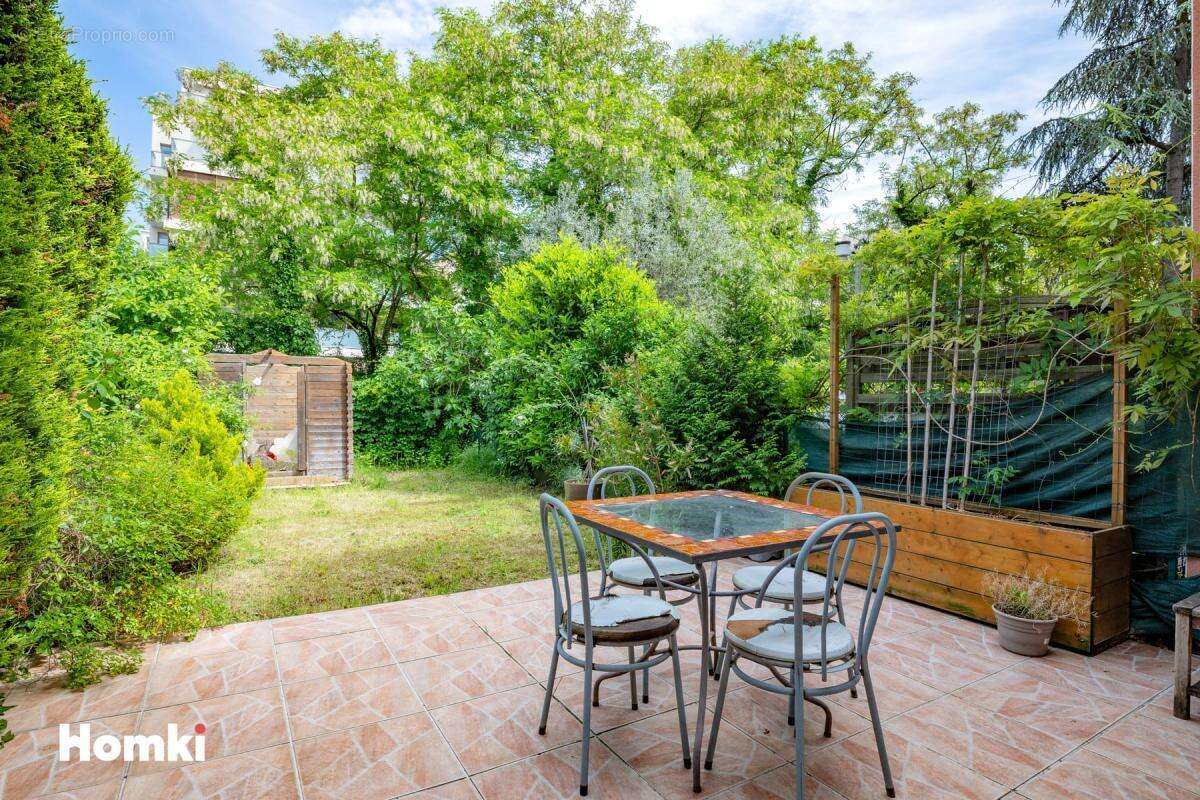 Villeurbanne – Duplex esprit maison avec terrasse, jardin et garage - photo 3