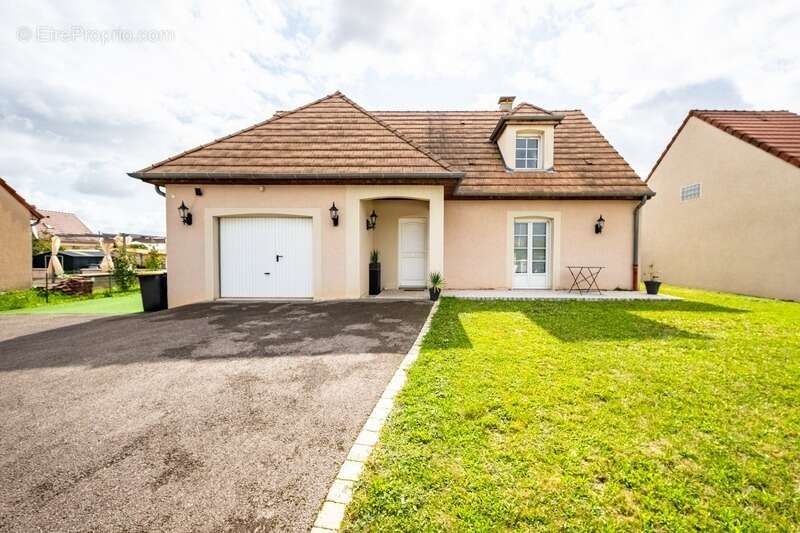 Maison à BRETENIERE