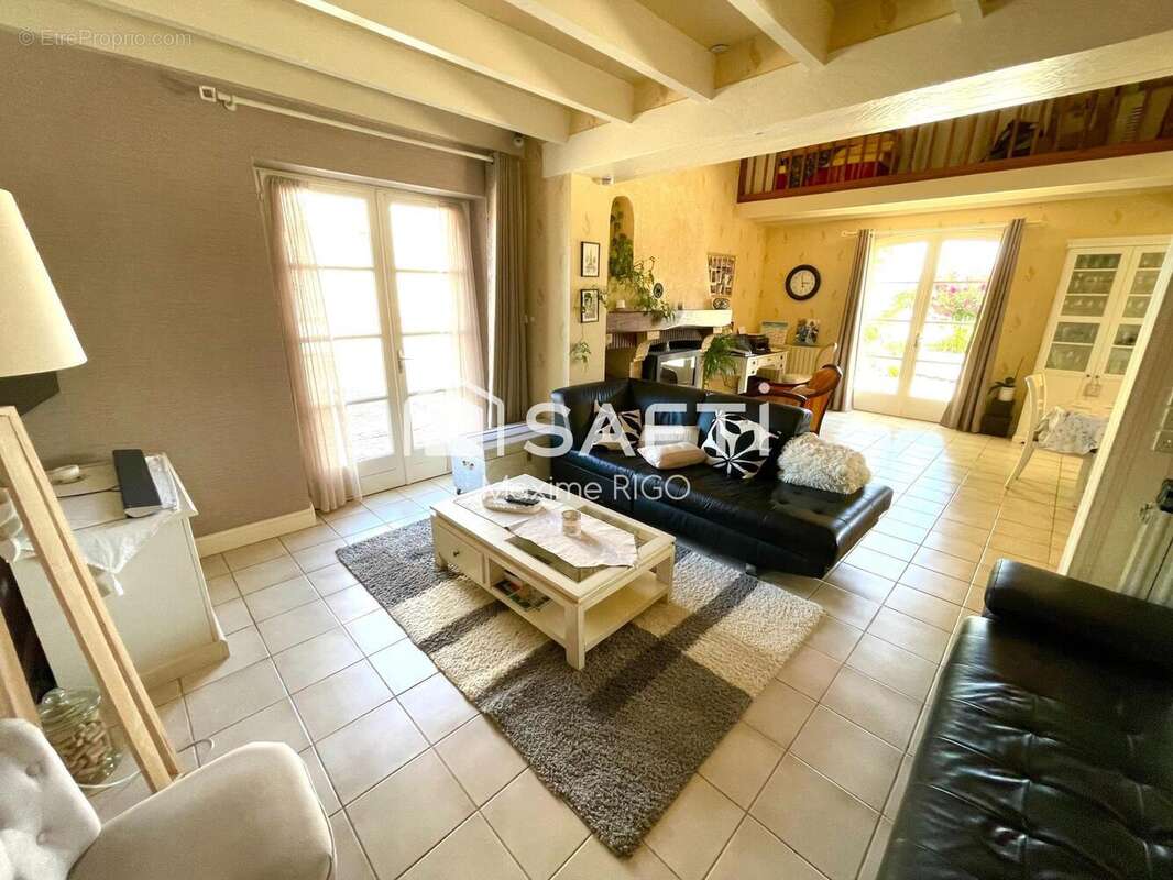 Maison 255 m² à Sainte-Bazeille  - photo 5