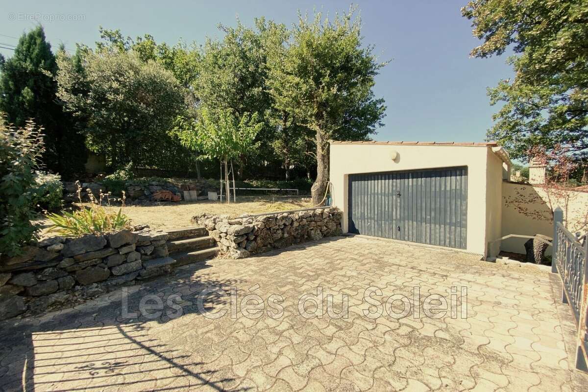 Maison à SAINTE-ANASTASIE-SUR-ISSOLE