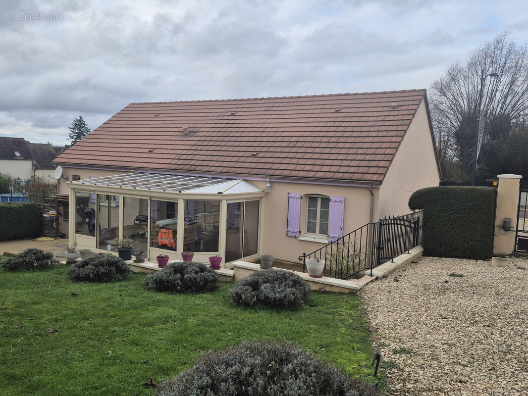 Maison à CHEMILLY-SUR-YONNE