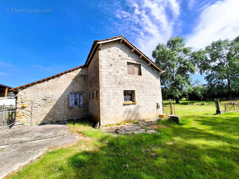 Corps de ferme à aménager avec dépendances et plus de 7 000 m² de terrain  Plaisance-du-Gers - photo 6