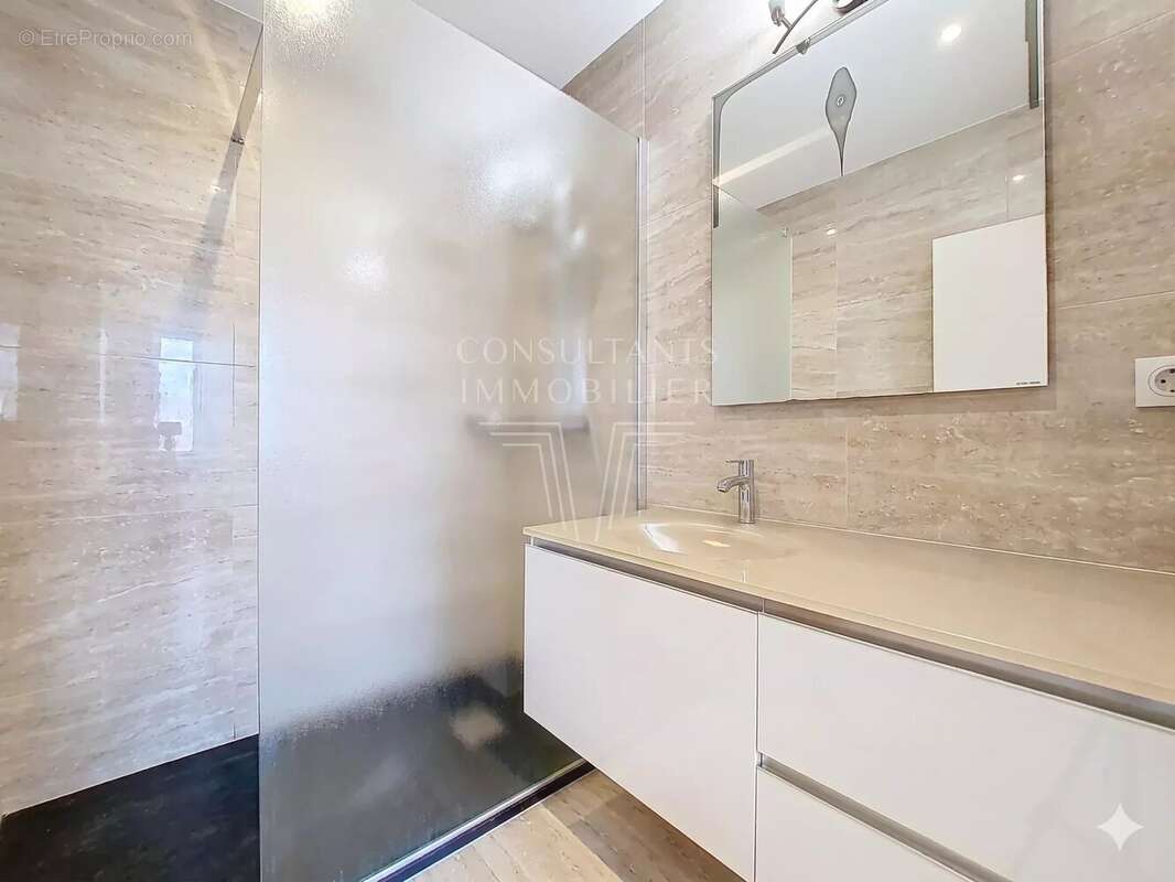 Appartement à PARIS-8E