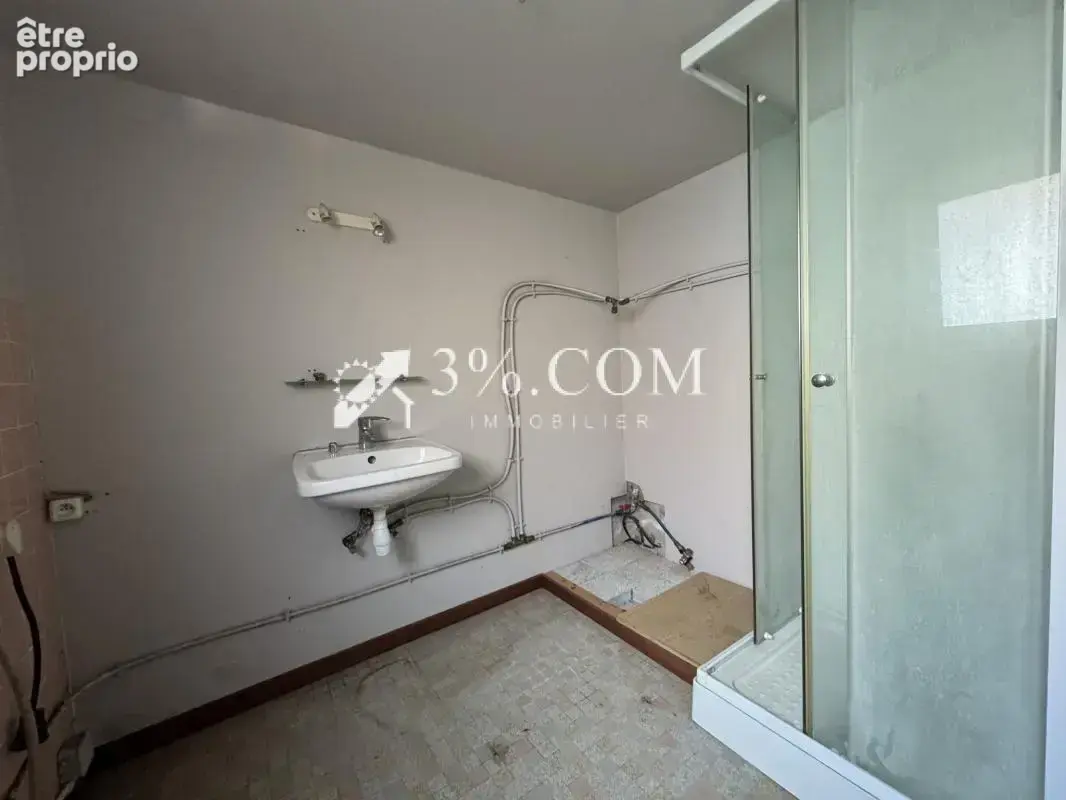 3%COM Maison (139 m2)  à rénover  avec 300m2 de dépendances - photo 9