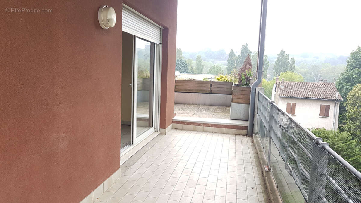 Appartement à COUZON-AU-MONT-D'OR