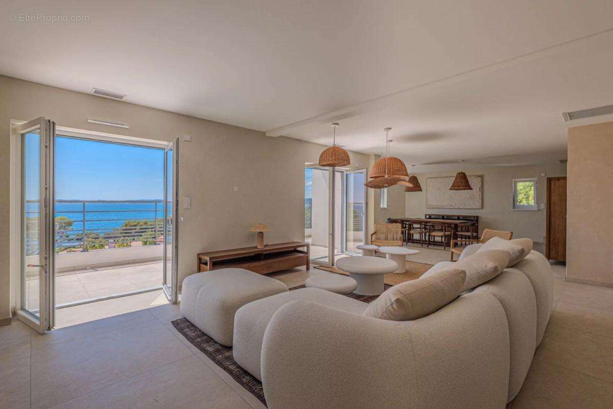 Maison à ROQUEBRUNE-SUR-ARGENS