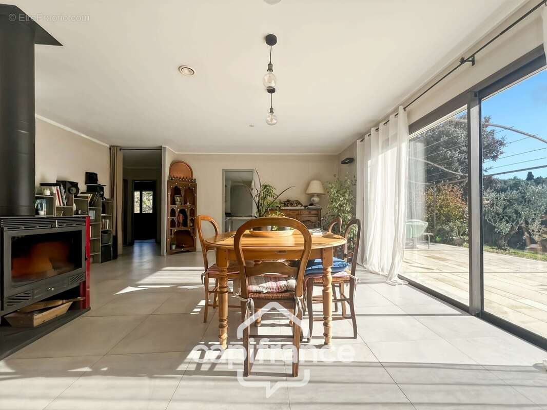 LES TAILLADES, maison individuelle de plain pied  de 210 m2, en campagne,  4 chambres, sur un terrain de 2900 m2 environ, piscin - photo 20