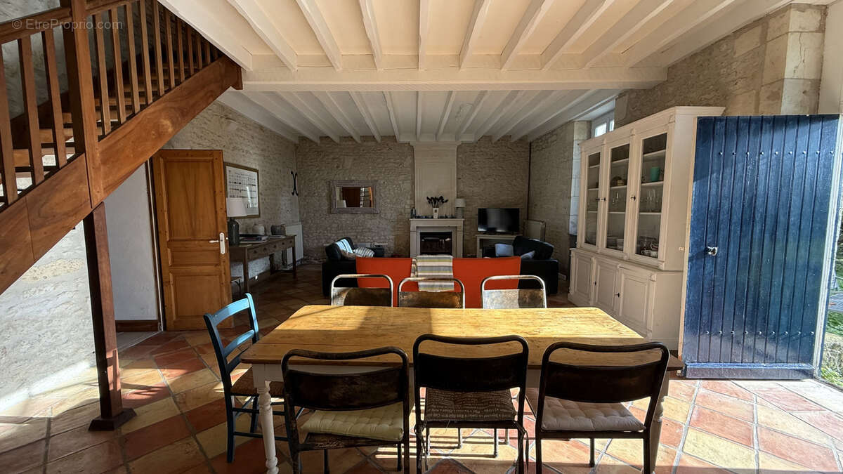 Maison à MORTAGNE-SUR-GIRONDE