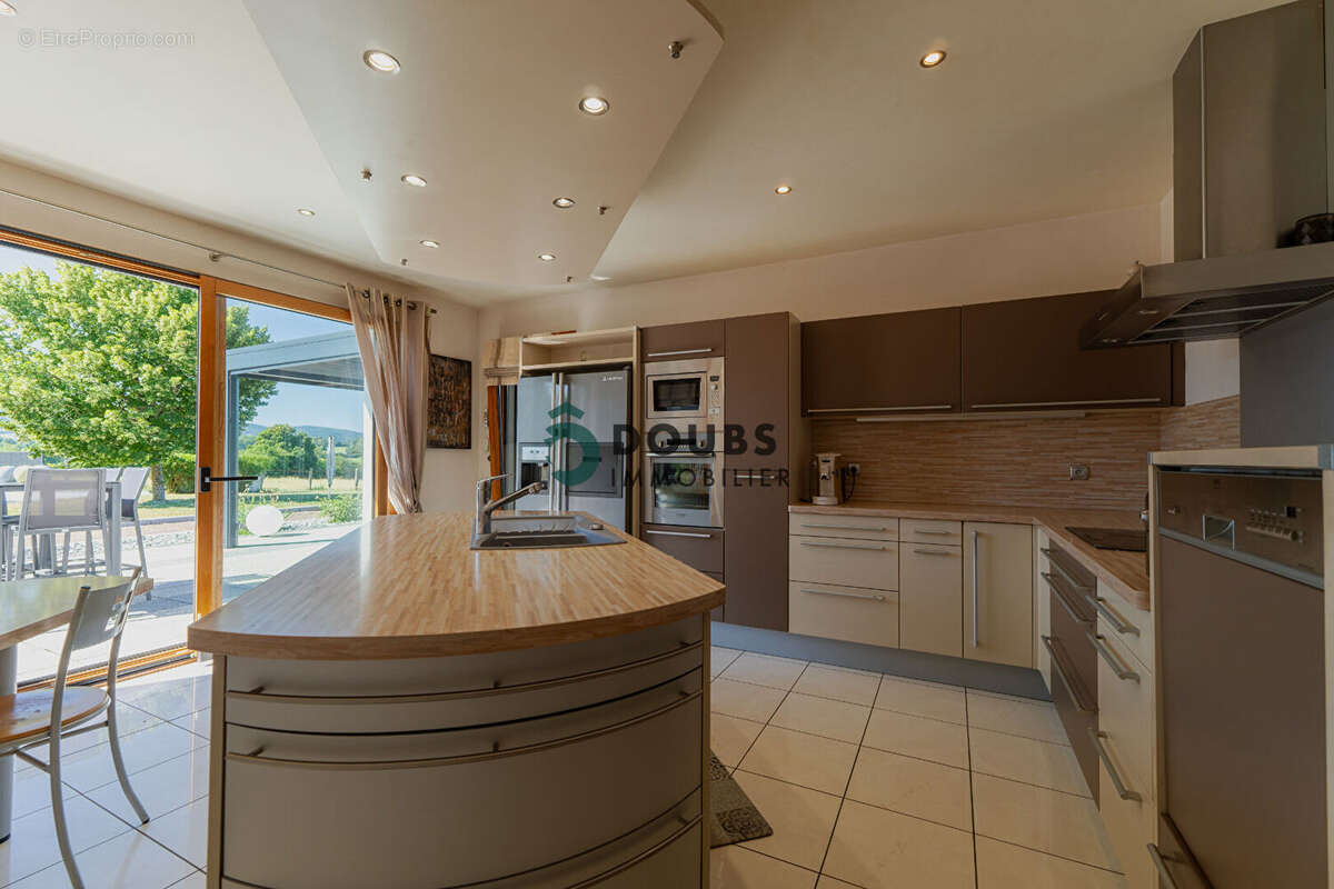 Villa de 487 m² à pierrefontaine-les-varans - photo 5