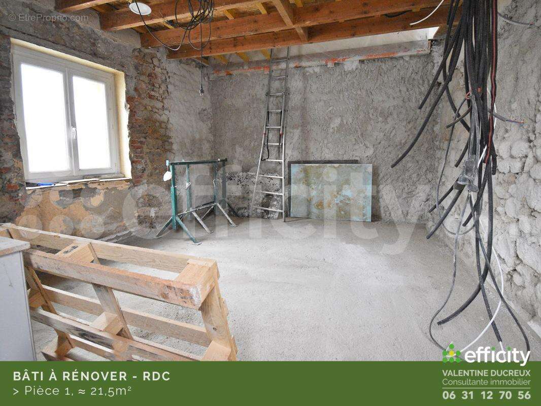 Maison à CHAZELLES-SUR-LYON