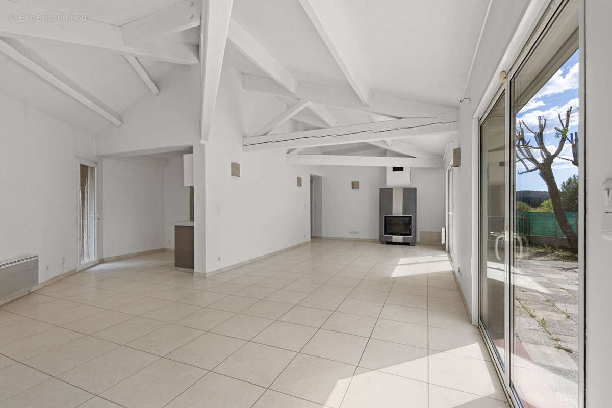 Maison à LA FARE-LES-OLIVIERS