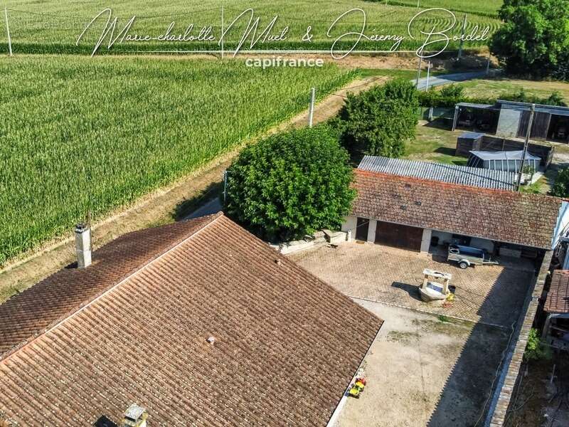 Maison à PONT-DE-VAUX