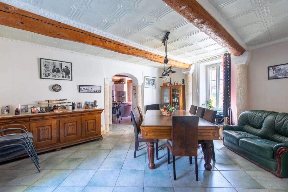 Maison à LE PONTET