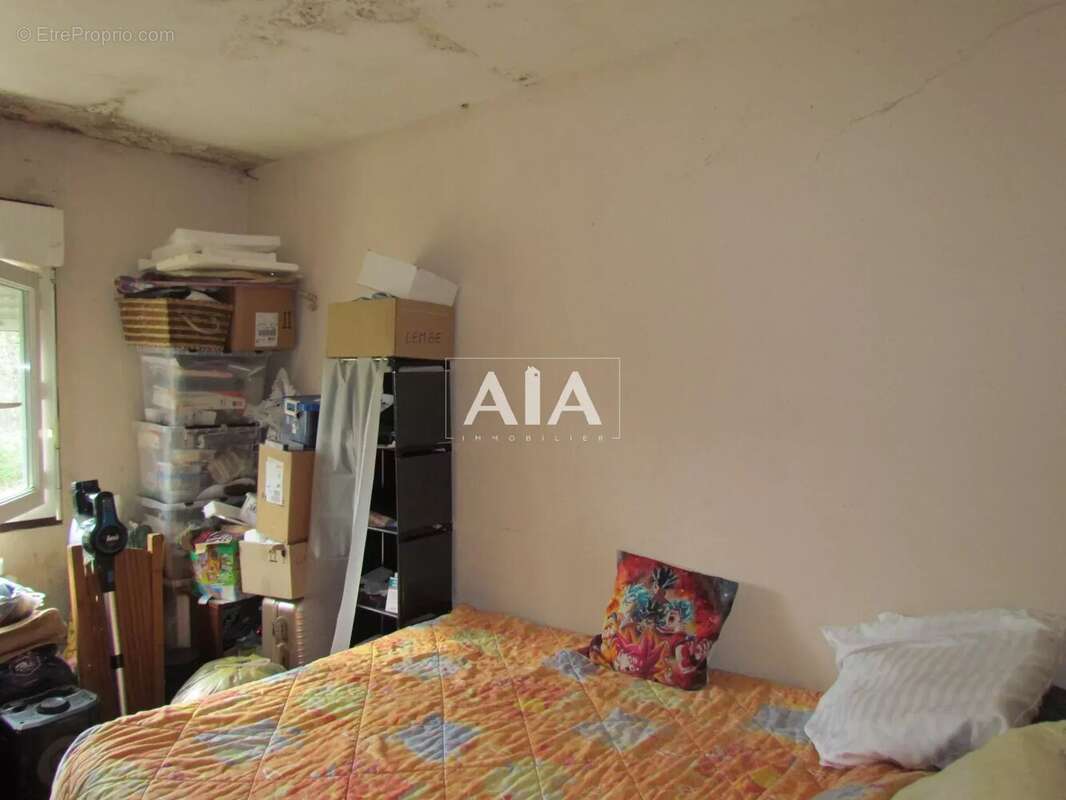 Maison à LES ADJOTS