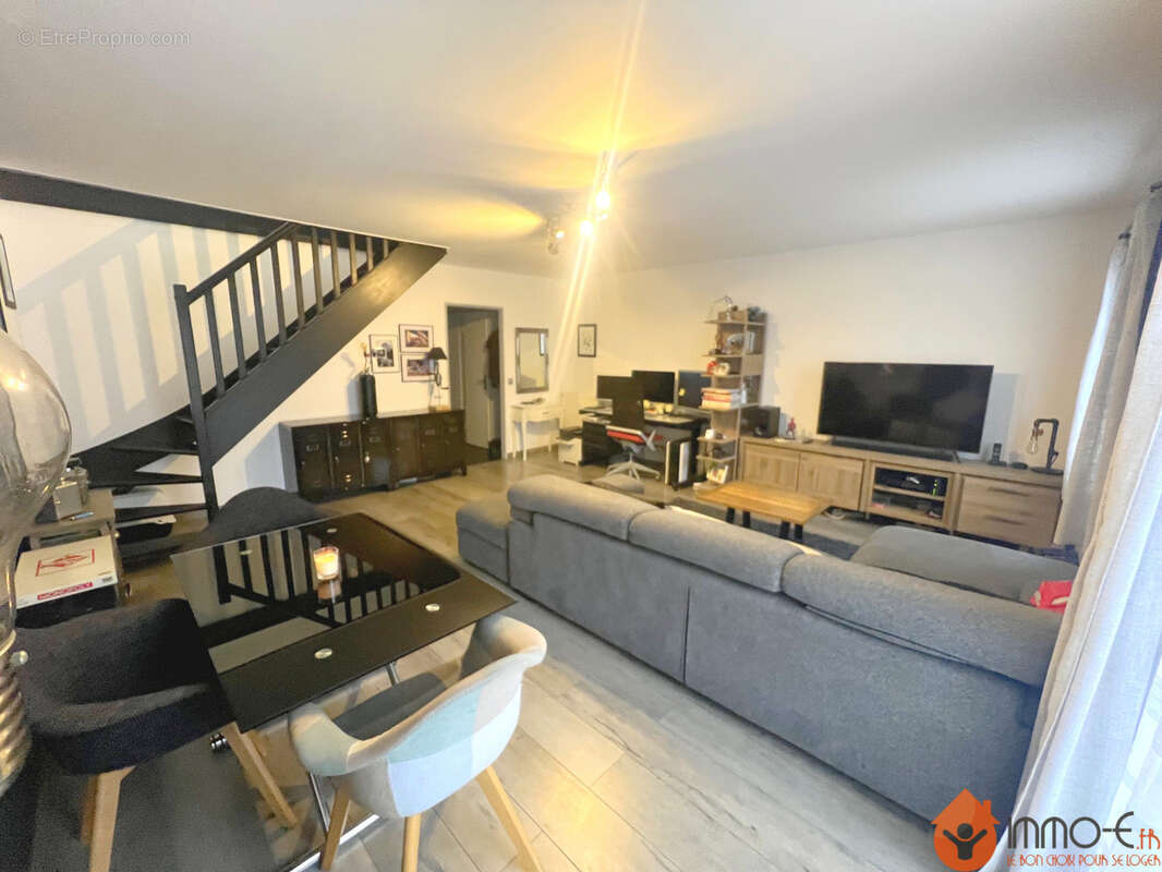 Maison à COUTEVROULT