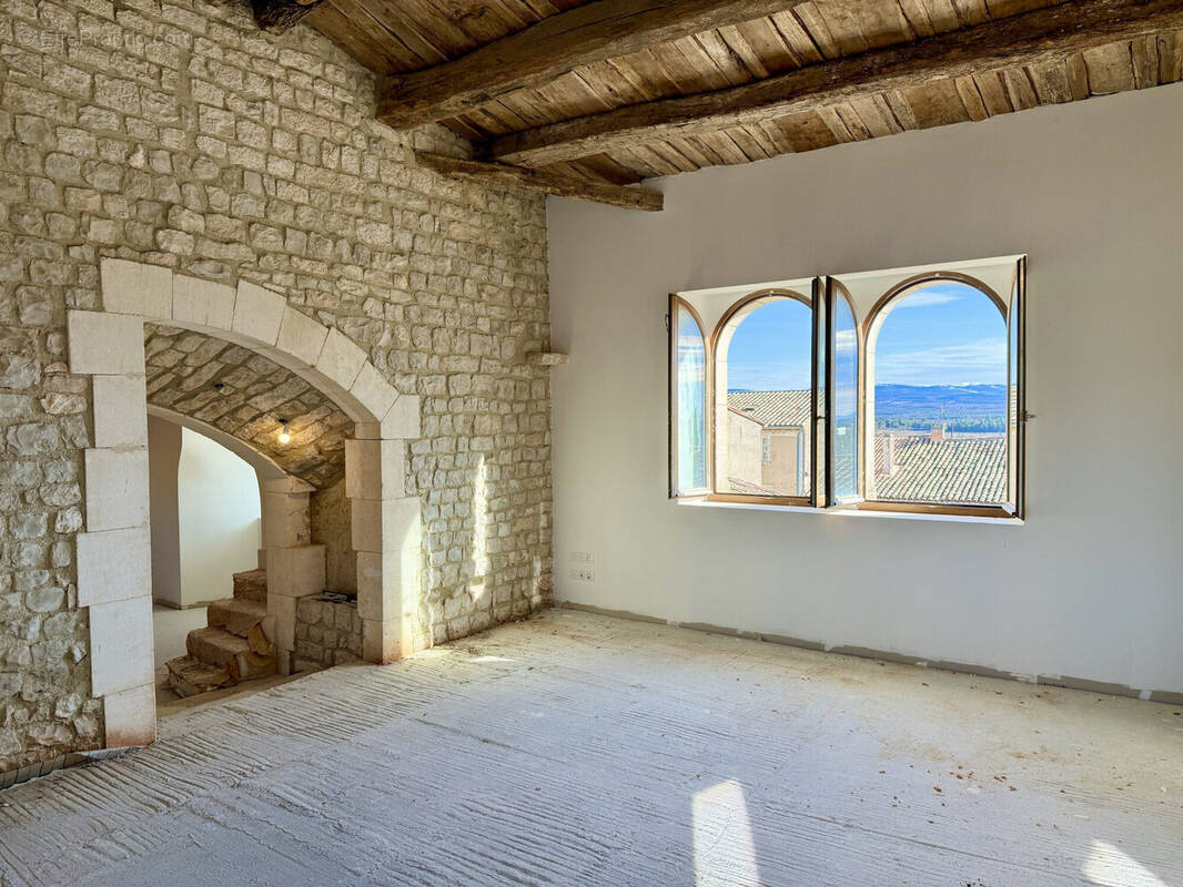 Dickjan POPPEMA vous propose une appartement T4 dans un ancien château - Appartement à SAINT-CHRISTOL
