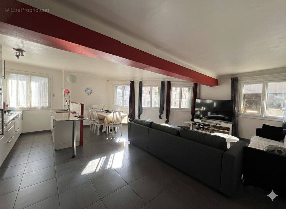 Appartement à MARSEILLE-5E