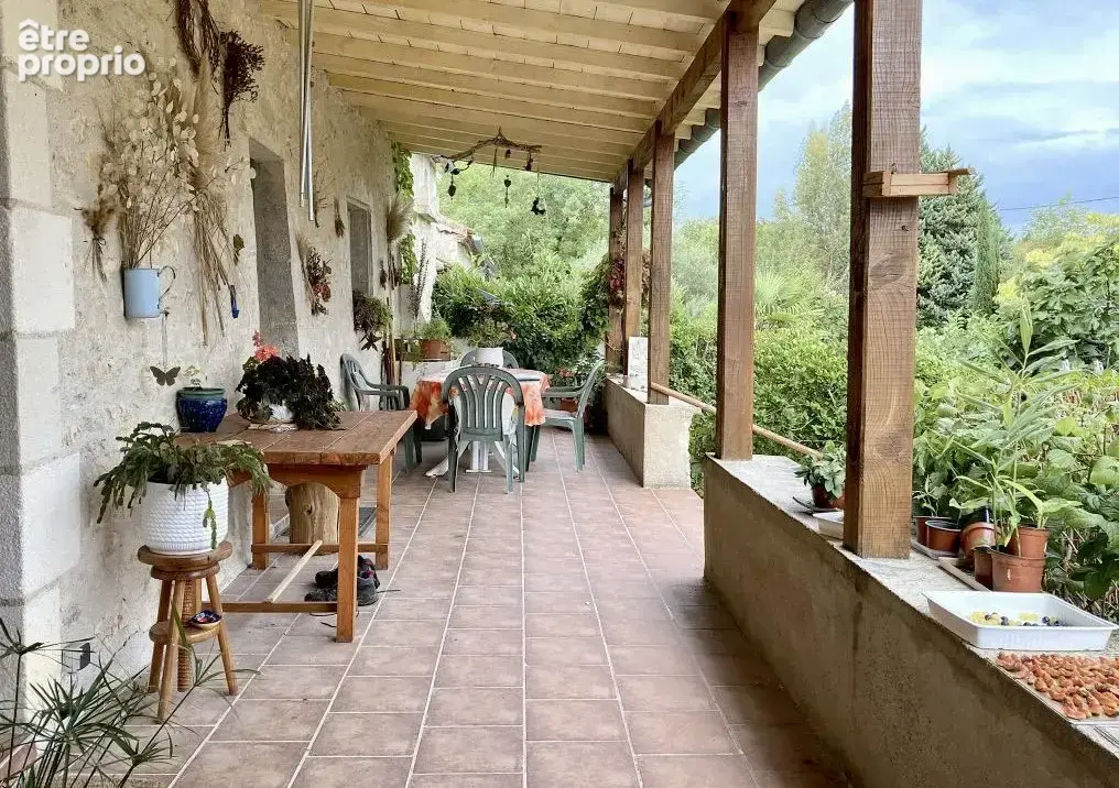 Propriété de caractère avec piscine et 2,5 hectares - photo 6